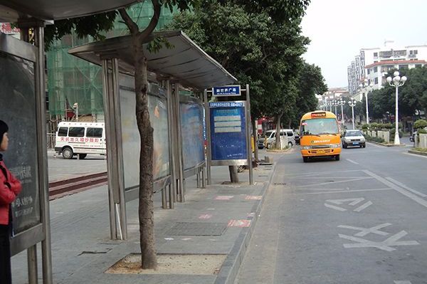 罗湖区、盐田区、龙岗区公交站台无障碍改造